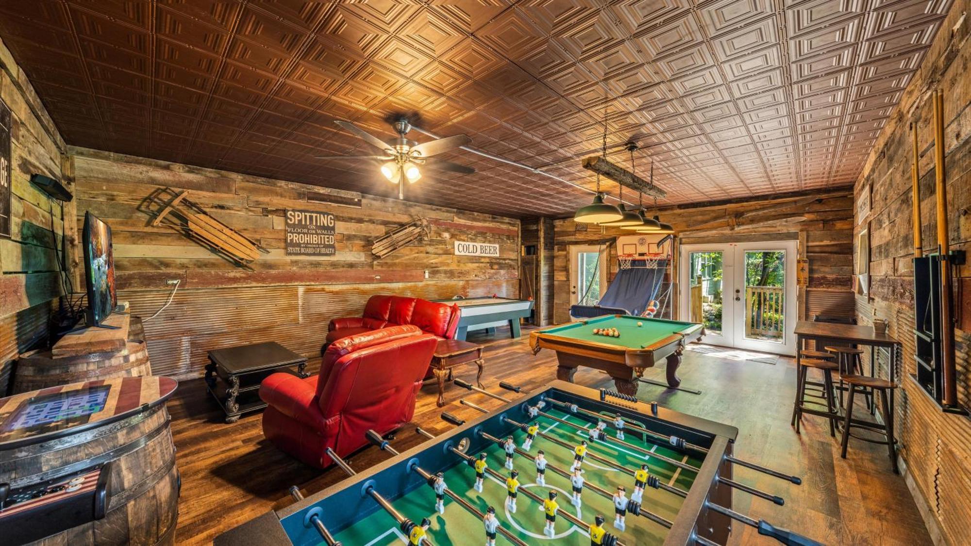 Whiskey Ridge Lodge, A Restored 1940S Gem, 2 Mins From Downtown, Breathtaking City Views, Custom Game Room, And Spacious Elegance Gatlinburg Exterior foto